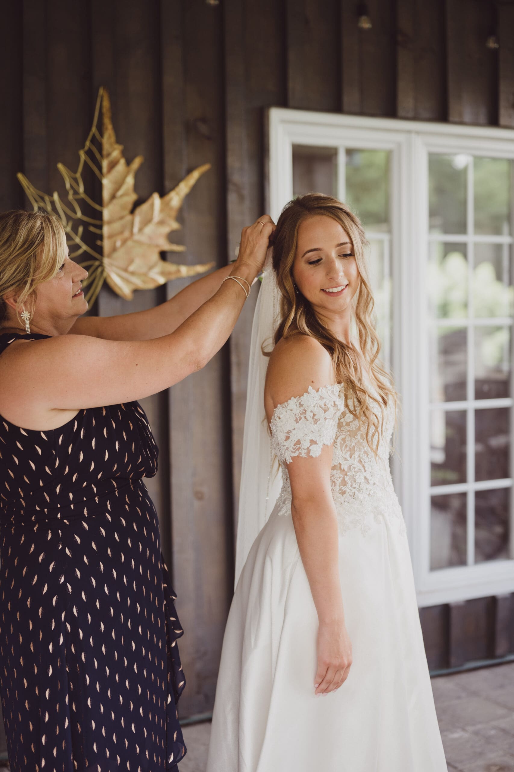 Stanley's olde maple lane farm summer wedding 16